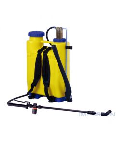 Pulverizador 14 L Camara Bronce - Italiano.
Pulverizador manual de capacidad 16 L de presión retenida, posee cámara de presión de bronce y tiene 500000 accionamientos garantizados, un desenganche fácil y rápido de las correas y un agitador de líquidos.